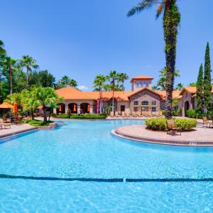 Top-Floor 3BR Poolside Condo at Tuscana near Disney