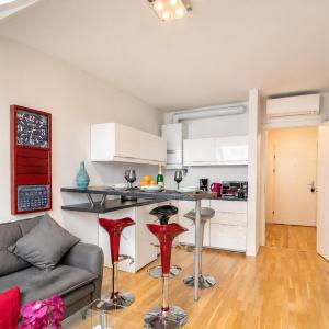 Modern Attic Apartment with Air conditioning near City Center