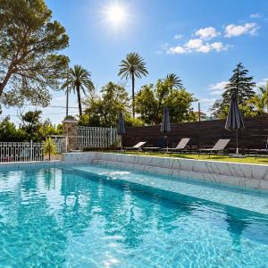 Los Almendros - Free Parking