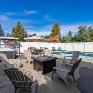 Heated Pool & Hot Tub - Family Retreat at Lake CDA