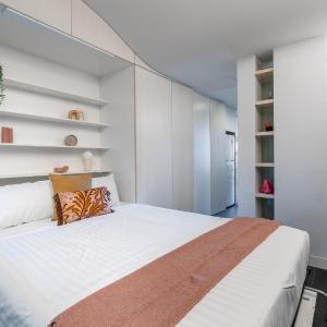 Elegant Inner City Life Apt in Nishi Building