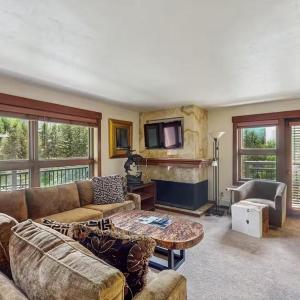 Ski In, Ski Out 1 Bedroom Vacation Rental In The Heart Of Lionshead Village With Heated Slope Side Pool And Hot Tub