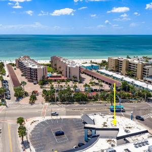 Mallory Squared by Beachside Management