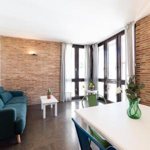 Cosy Flat/Nearly Touching Alhambra/Great Views