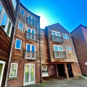Toast Stays · Riverview Apartment
