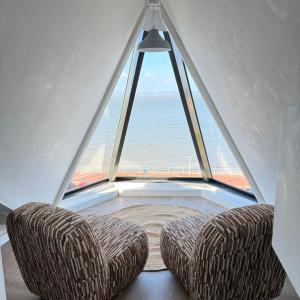 Lovely 2 bedroom modern loft apartment sea view