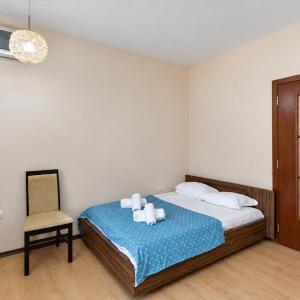 Budget central next to sea garden and beach