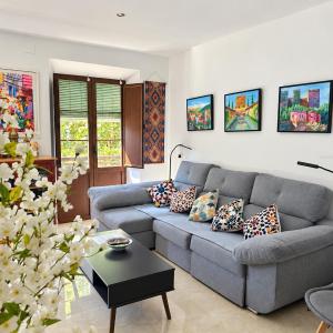 Casa Anjelita es un espacioso alojamiento en el Bajo Albaicin, 3 dormitorios, todo climatizado, ideal para ocio o trabajo a un paso del centro historico y de la sede de la universidad