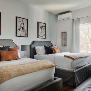 Rooftop, Karaoke & Game Garage In East Nashville - 10 Min to Nissan Stadium, Garage, Ping Pong, Karaoke, Axe Throwing, Shuffleboard, 10 Mins to Broadway, 5 Mins to Five Points, Perfect for Bachelors or Bachelorettes, 24 Hr Hospitality