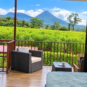 Arenal Nephelium Country Home, Refugio rural con piscina, jacuzzi y balcón con hermosas vistas al Volcán Arenal, en una finca privada