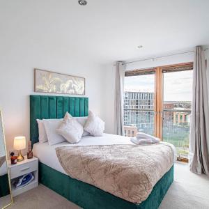 Leeds Dock 2-Bed 2 Bath River View Balcony Option