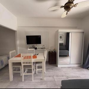 Muy buen apartamento con parrilla y piscina, en country
