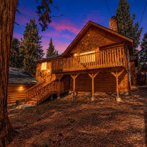 Big Bear Getaway - Log Cabin, Hot Tub, Foosball, Deck, Barbecue