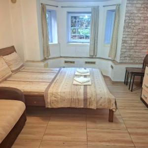 Top Center Apartment 2