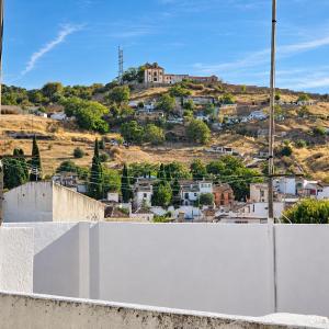 Nasrid Panorama - Casa con Terraza 360 º, 4 Dormitorios y Parking Gratis