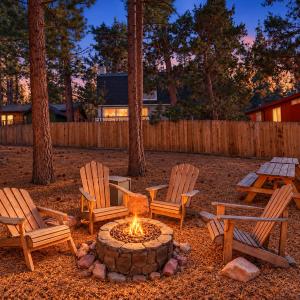 Fox Cabin - Central Location, Fireplace, Deck, Barbecue