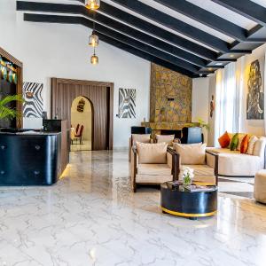 Avian Court Hotel