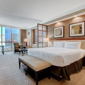 MGM Signature-Strip View Jacuzzi Studio work desk