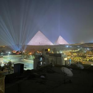 Cheristo pyramids view inn