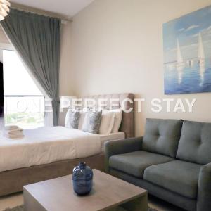 Modern Studio 10 Mints Away From Expo Pool & Gym