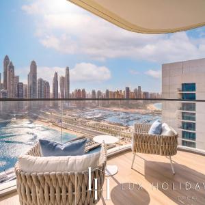 LUX The Marina Vista Beachfront Suite 3
