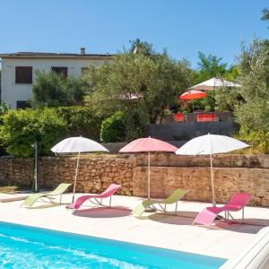 Villa chaleureuse en sud Ardèche avec piscine privée 200 m²