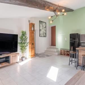 Appartement moderne à L'Isle-sur-la-Sorgue, 50 m² avec parking.
