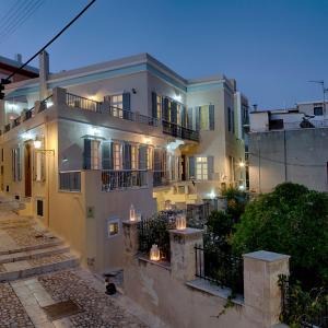 Antouanetta Apartments