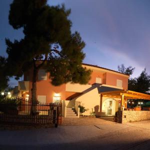 Epavlis Apartments