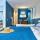 Udsigt over haven fra vinduerne i Pineblue Villas
