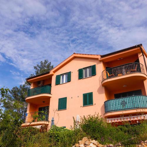 Seafront Apartment Soline With Seaview