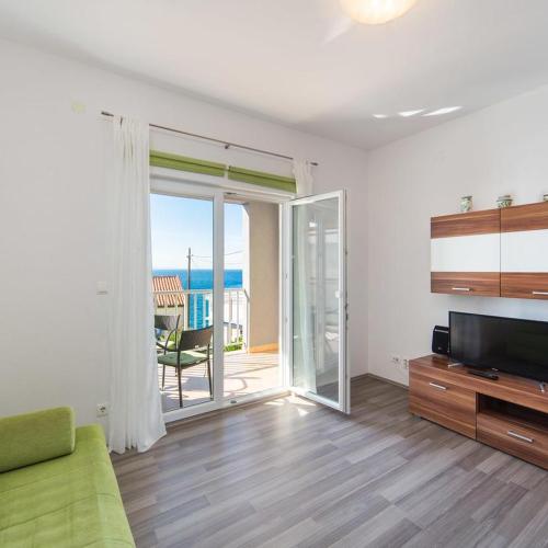 Apartments by the sea Brist, Makarska - 11078