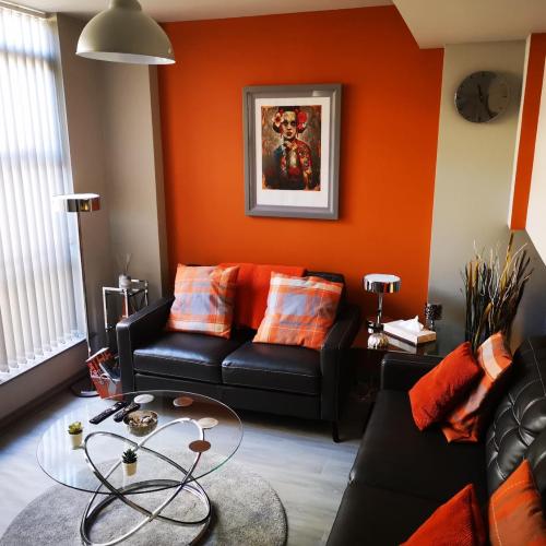 Belfast City Centre Penthouse with parking and balcony