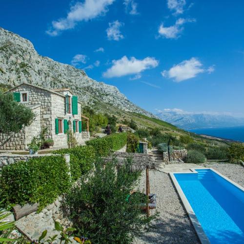 Beautiful Dalmatian stone villa with pool