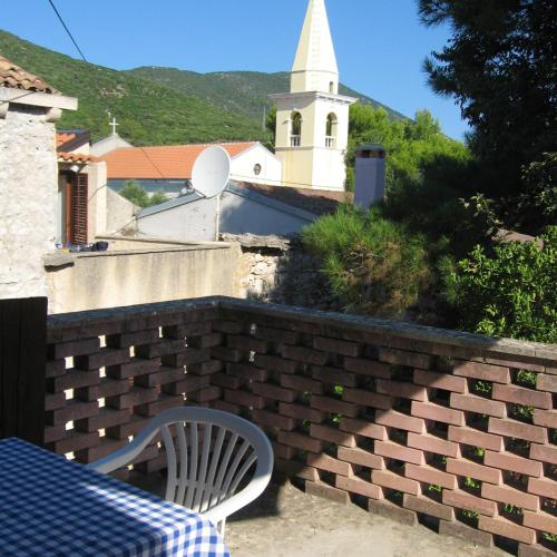 House with 3 bedrooms in Sveti Jakov with wonderful mountain view enclosed garden and WiFi 400 m fro