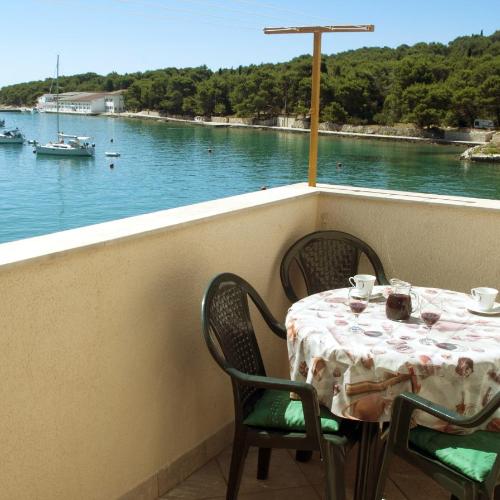 Apartment with one bedroom in Prvic Luka with wonderful sea view furnished terrace and WiFi 1 m from