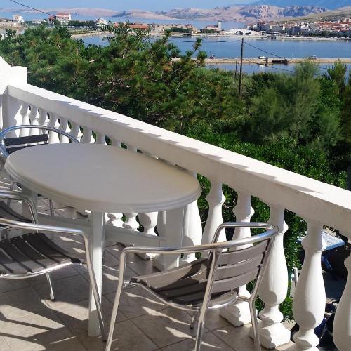 Apartment with one bedroom in Pag with wonderful sea view enclosed garden and WiFi 100 m from the be