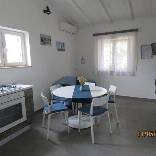 Beatiful Apt BLUE -only 100 meters from sandy beach