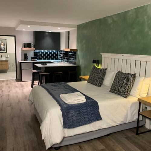 Coral Wood Self Catering Suites and B&B, Bed & Breakfast imBeacon Bay