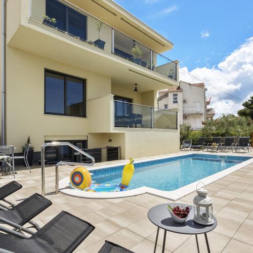 Poolincluded Apartment Roza