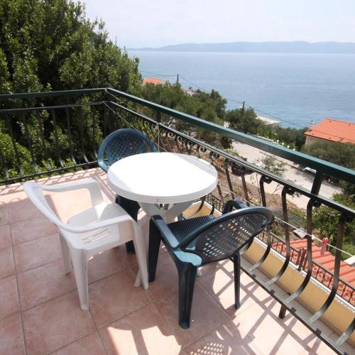 Apartments with a parking space Zivogosce - Porat, Makarska - 6700