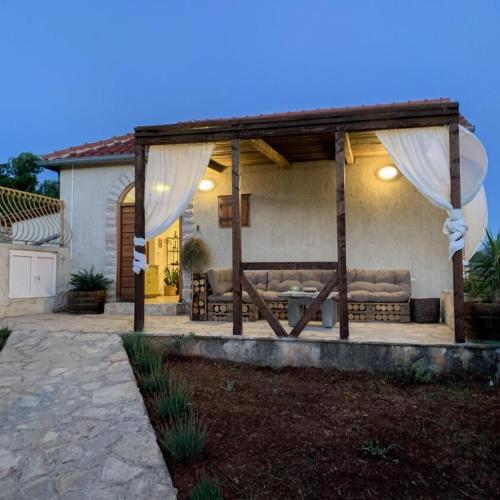 Family friendly house with a swimming pool Hvar - 18890