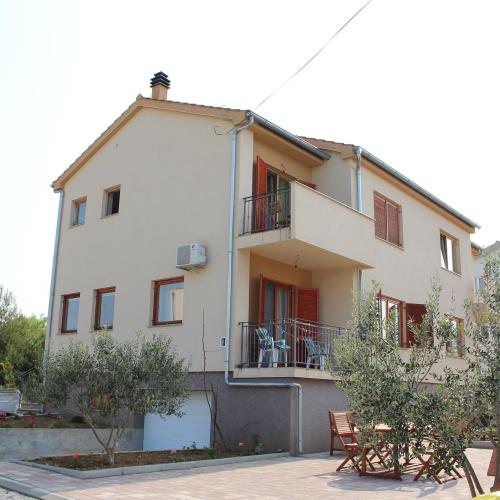 Three bedroom house PAKOSTANE