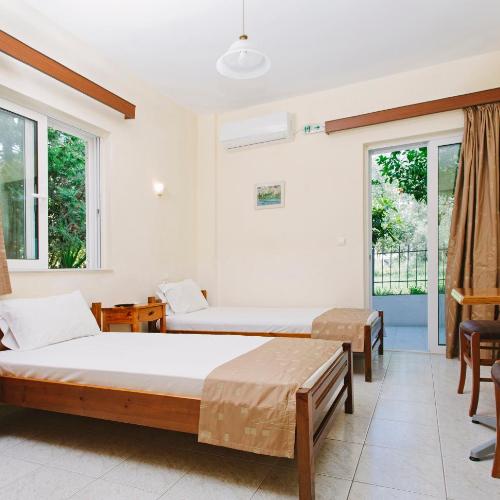 Hotel Loula Rooms and Apartments, Kamena Vourla - Updated 2022 prices