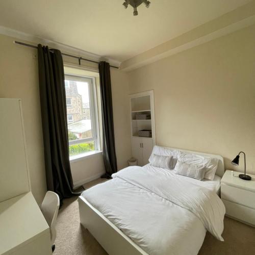 Beautiful 2 Bedroom Apartment- Prime location, Aberdeen centre