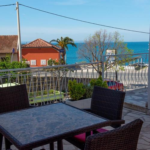 Apts&rooms Robi-50m from beach
