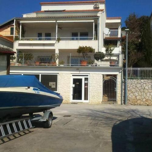 Apartments by the sea Tisno, Murter - 14346