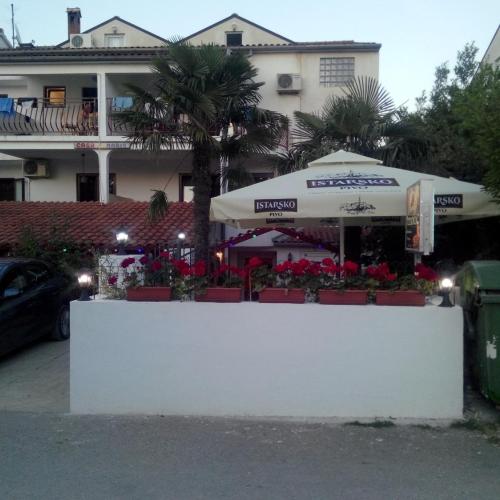 Apartments and rooms with parking space Rovinj - 16796