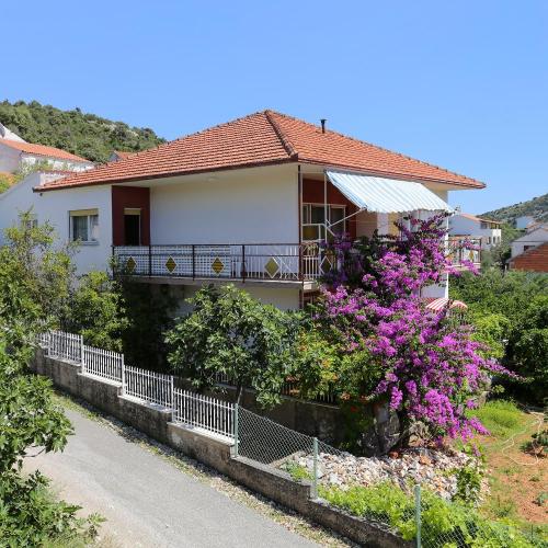 Apartments by the sea Vinisce, Trogir - 10241