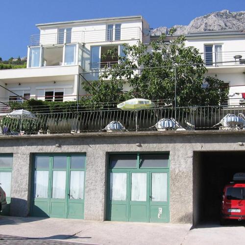 Apartments and rooms with parking space Tucepi, Makarska - 5263